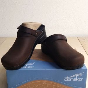Dansko Women's INGRID Leather Clogs!
